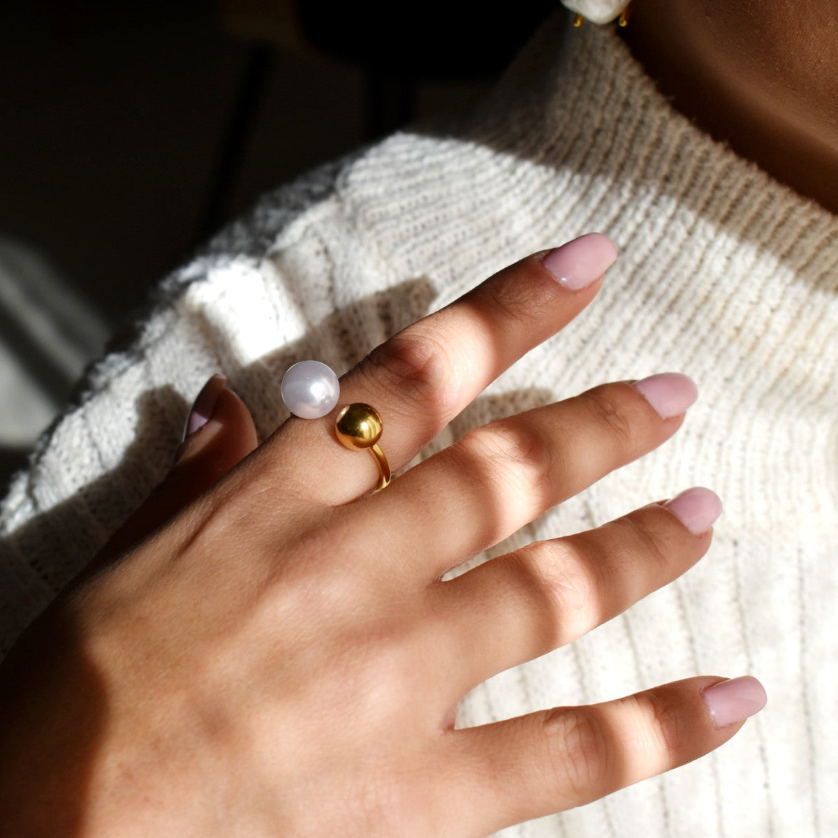 Wave Kiss Pearl Ring