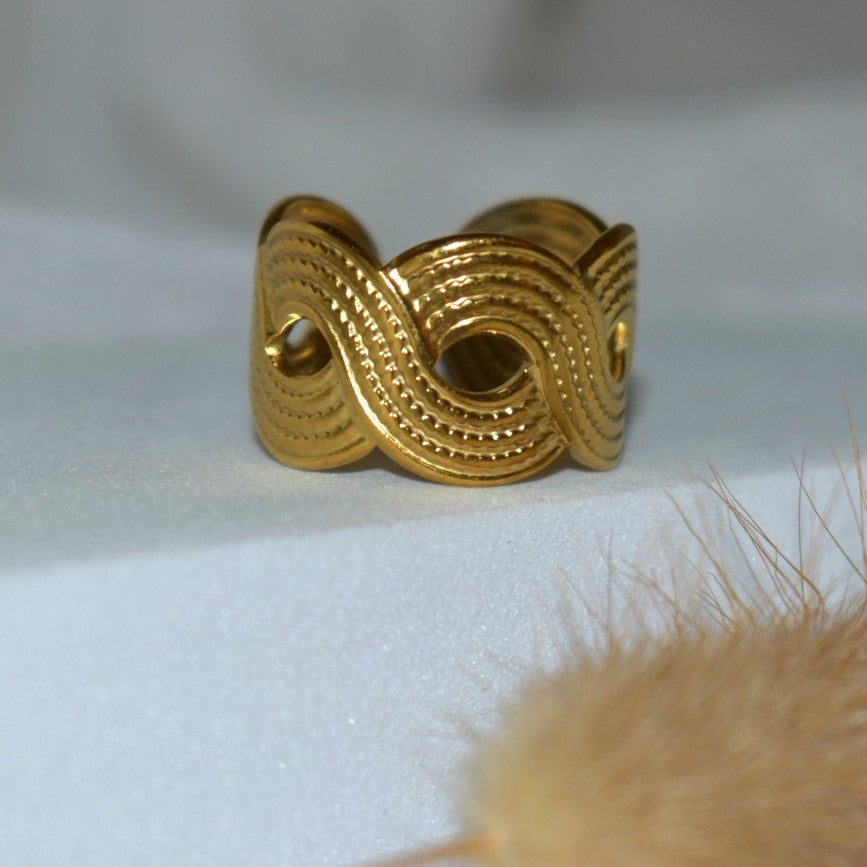Golden Flow Rings