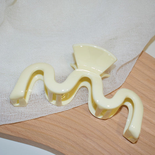 Wavy Hair Claw