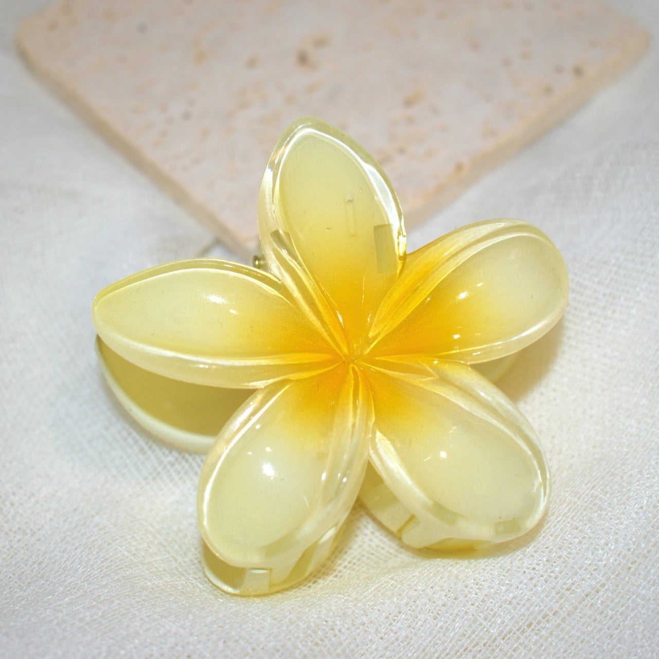 Hawaiian Girl Hair Claw