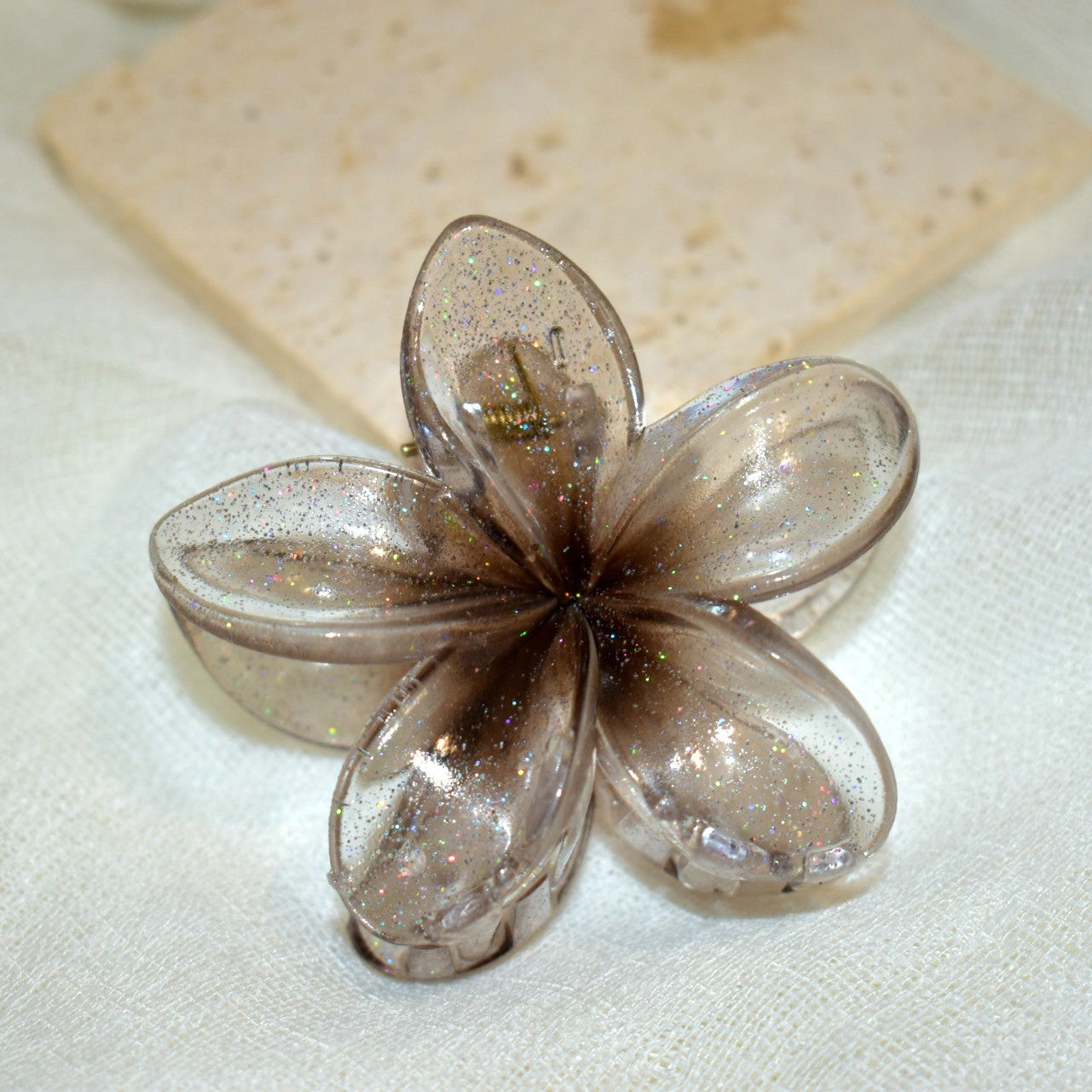 Hawaiian Girl Hair Claw