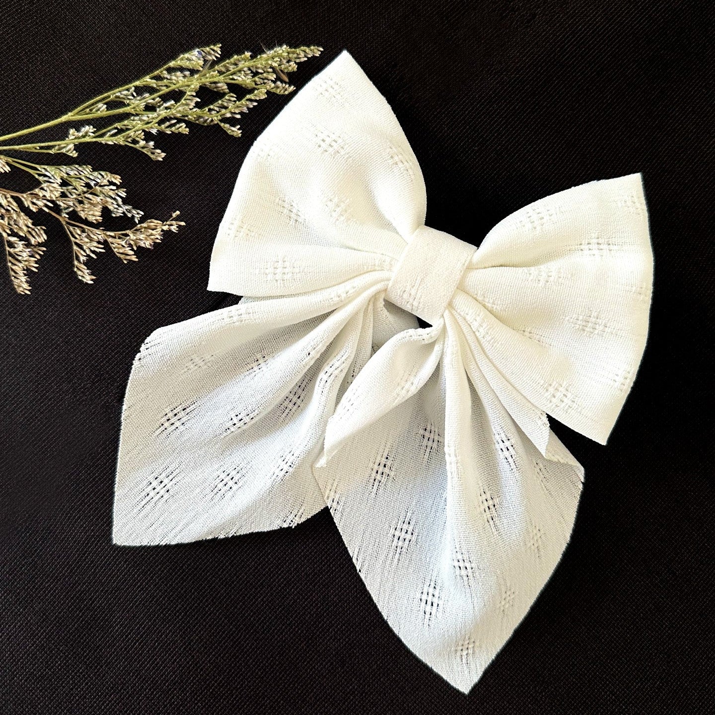 Delicate Bow Hair Clip