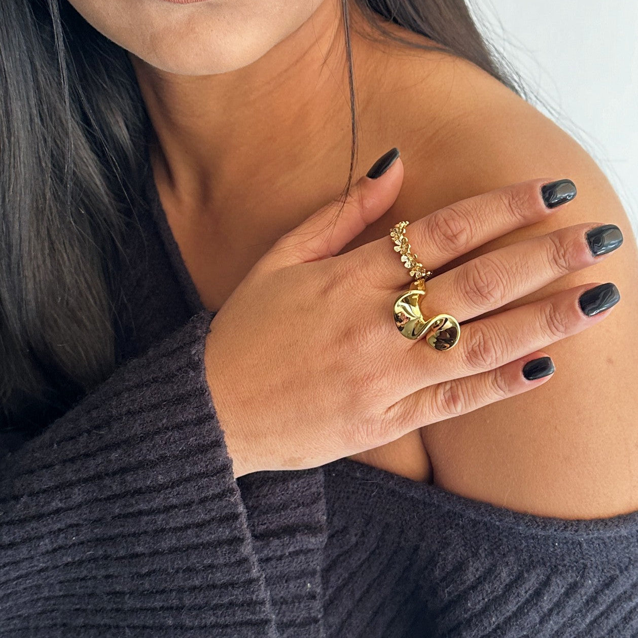 Fluid Curve Ring
