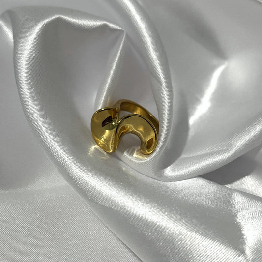 Fluid Curve Ring
