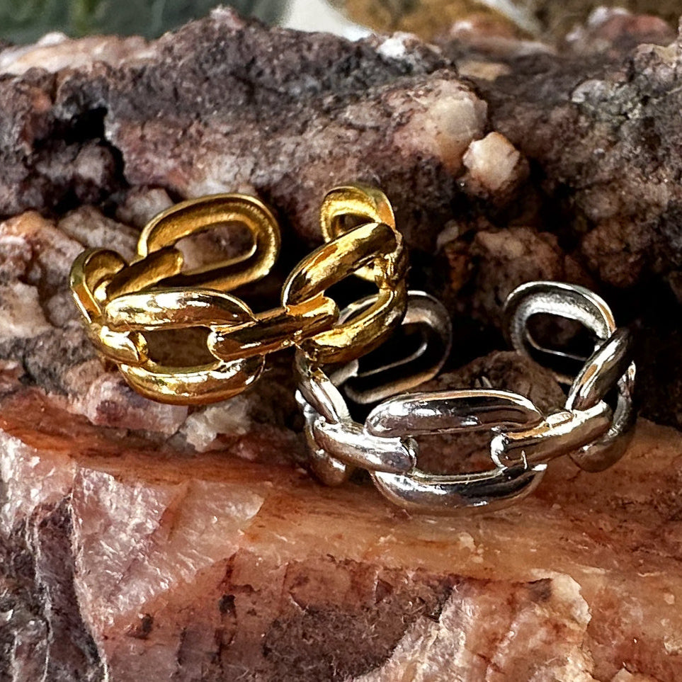 Chic Chain Ring