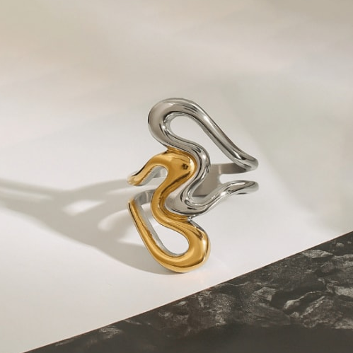 Amour Curve Ring